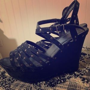 Black wedges